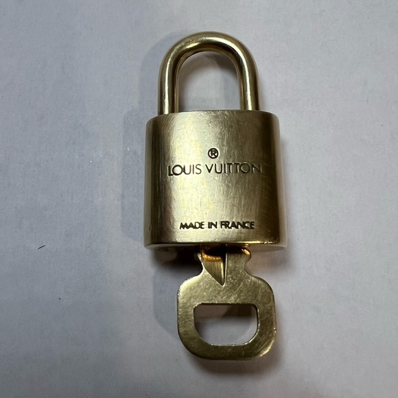 Louis Vuitton lock and key # 316 - Picture 2 of 3